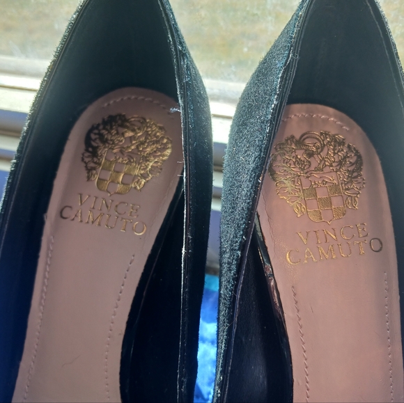 Vince Camuto Velvet heels size 8.5, Brand new - Picture 3 of 9